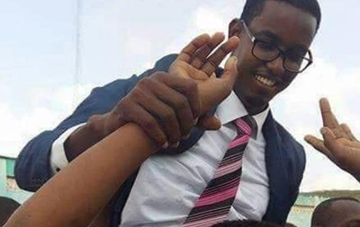 Міністр громадських робіт Сомалі 31-річний Абдуллахі Шейх Абас був застрелений співробітниками служб безпеки, які сприйняли його як озброєного ісламіста. Про це повідомляє The Associated Press.