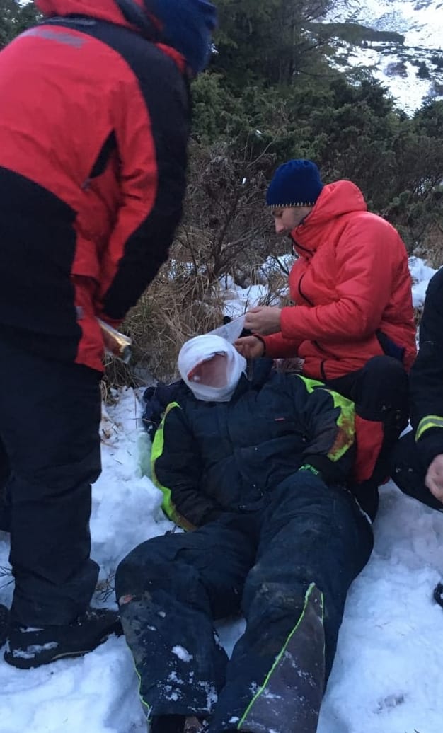 В Карпатах спасатели ищут туриста, раненого на Говерле.