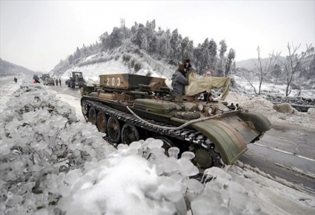 Украинские военные захватили танк террористов вместе с экипажем - СНБО