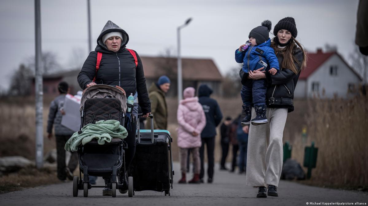 У найгіршому становищі опиняються українки, які приїхали до Польщі з дітьми. Пільга 500+ (500 злотих на місяць) зникає з їхніх рахунків, і медичні заклади перестають їх приймати.