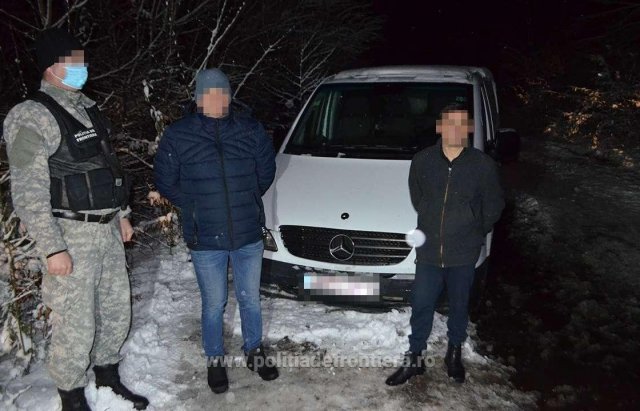 Румунська прикордонна поліція затримала цілу банду контрабандистів на автомобілях в районі річки Тиса (містечко Сарасеу).