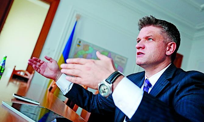 Осенью в Украине появится новая должность — государственные секретари. Сейчас уже формируется конкурсная комиссия, а дальше - отбор кандидатур.
