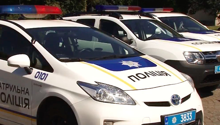 У селі Холмок Ужгородського району працівники поліції за порушення правил дорожнього руху зупинили автомобіль «ВАЗ 21013».

