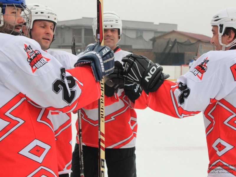 Сьогодні, 31 січня, в Ужгороді в рамках чемпіонату області з хокею пройшла зустріч між командами 