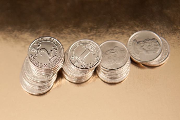 Національний банк зміцнив офіційний курс гривні до долара на 12 копійок, встановивши його на 2 травня на рівні 26,49 гривні.

