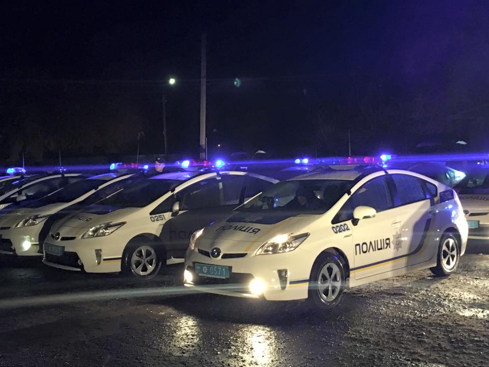 Новая патрульная полиция, которая вчера начала работать на Закарпатье, за ночь получила по линии 