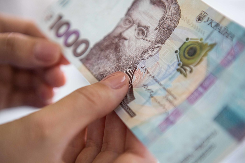 Кабінет міністрів збільшив з 4 до 9 місяців термін використання 1 тисяч гривень, які отримують українці за два щеплення від коронавірусу за програмою 