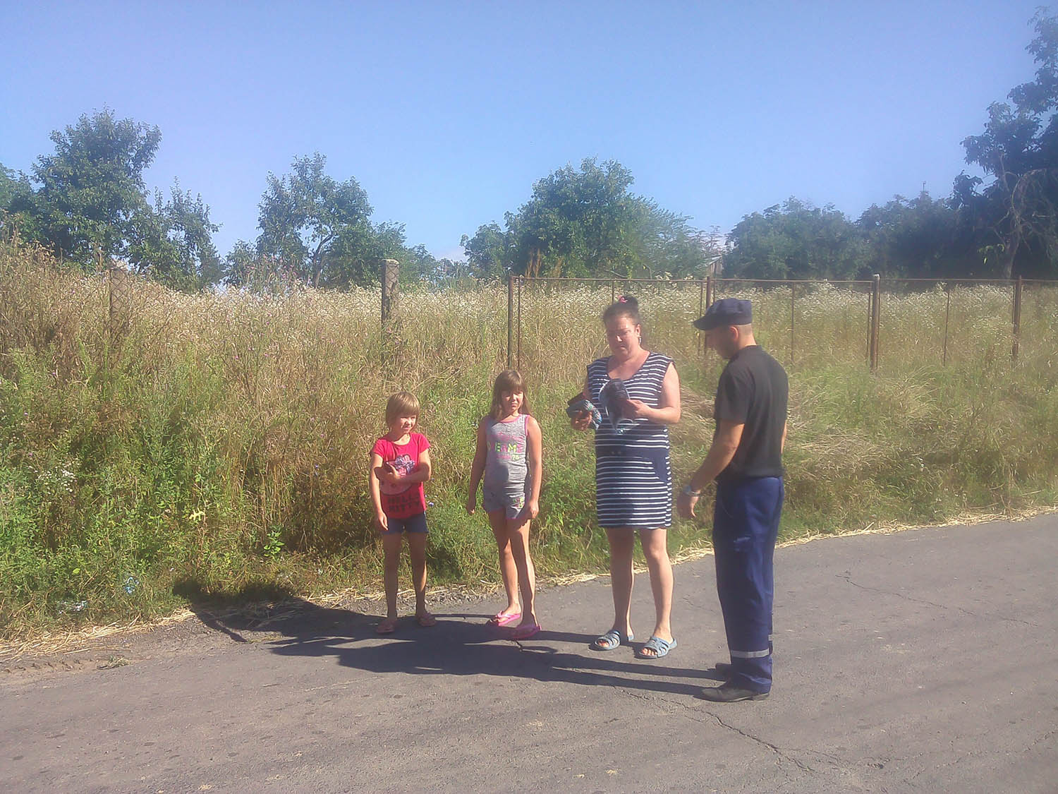 8 серпня ужгородські рятувальники навідалися в село Паладь-Комарівці, щоб нагадати мешканцям про правила безпечної поведінки.