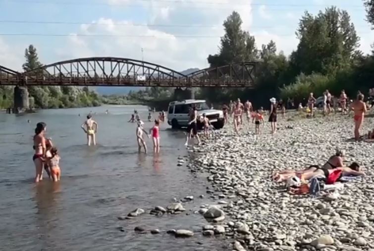 Інцидент трапився на березі річки Тиса в смт. Вишково Хустського району.
