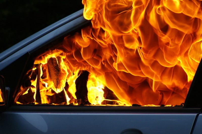 14 квітня о 02:59 надійшло повідомлення про загорання автомобіля Audi Q7 за адресою: Тячівський район, смт Буштино, вул. Терешкової/
