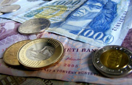 После просадки последних дней национальная валюта укрепила свои позиции как в НБУ, так и на межбанковском рынке.