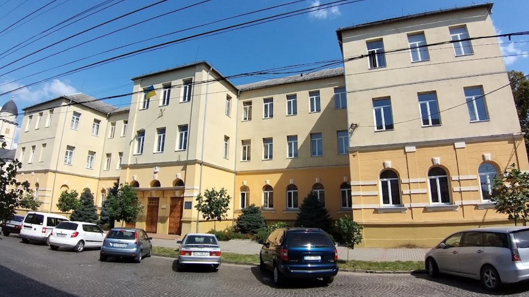 У Мукачеві відмовились від раніше присвоєного імені ім. О.С.Пушкіна для Мукачівської загальноосвітньої школи І-ІІІ ступенів №1. 