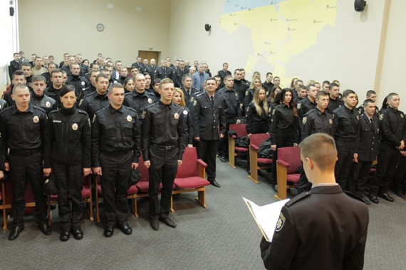В Головному управлінні Національної поліції в Закарпатській області відбулася церемонія складання Присяги на вірність українському народові. 