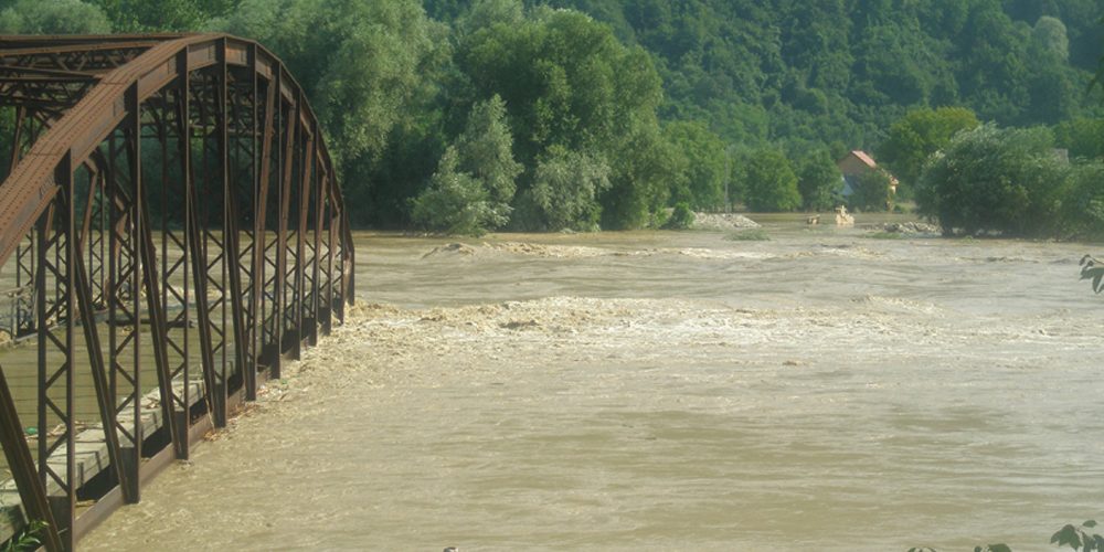 Протягом 23 - 24 червня на більшості річок збережеться висока водність з коливаннями рівнів в межах 50см. 