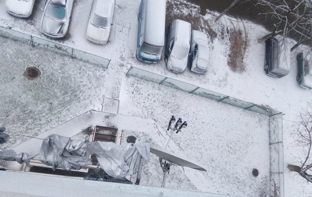 Користувачі діляться в соціальних мережах білими пейзажами і видами з вікна. Сніг у Львові випав, не чекаючи приходу зими.
