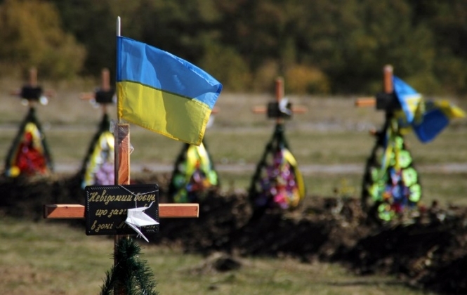 За даними РНБО протягом двох років терористи вбили на Донбасі близько 10 тисяч українців, ще понад 20 тисяч отримали поранення.
