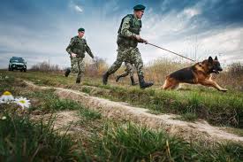 Вчера вблизи границы с Польшей пограничники отдела «Коритница» Львовского отряда задержали двух нарушителей границы.