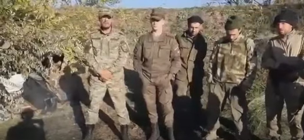 В мережі опублікували відео, яке записали солдати-окупанти і в якому розповіли, що їх просто забули в українських степах.