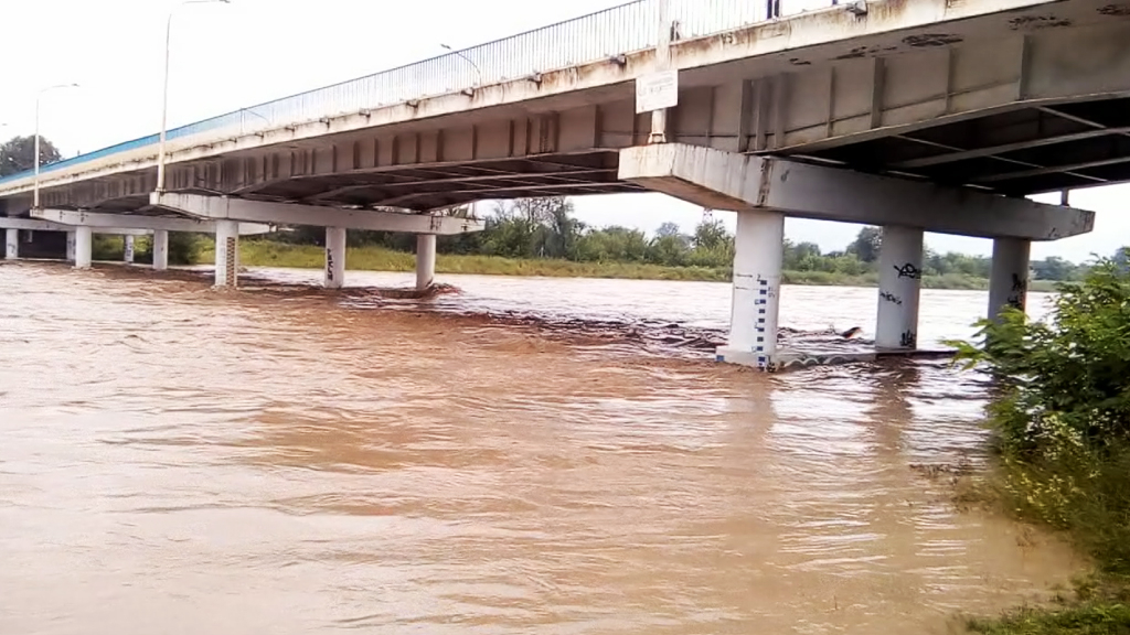 Через сильні опади на Закарпатті підніметься рівень води у річках.