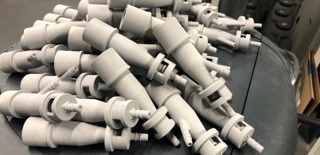 В італійські лікарні почали завозити принтери для друку клапанів для респіраторів хворим