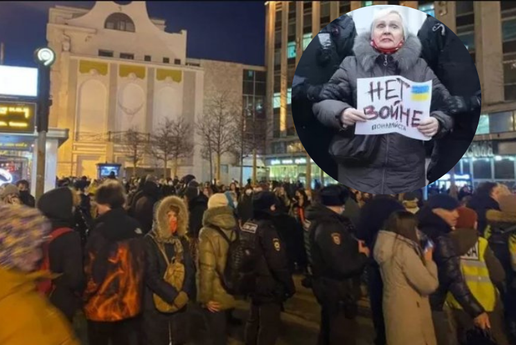 Сегодня в различных городах России люди протестовали против войны в Украине. К сожалению, властной верхушки Кремля нет под рукой, поэтому митинги были разогнаны полицией и многие участники были задержаны.