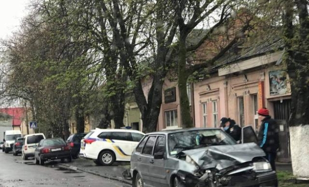 Авария произошла сегодня утром на улице Богдана Хмельницкого