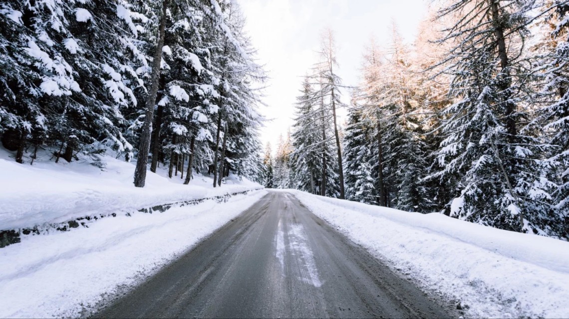 У гірських районах Закарпаття можливі зсуви снігу на дороги