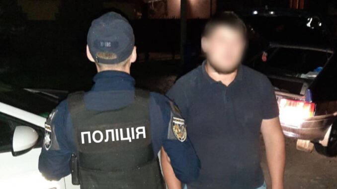 Під час нічного патрулювання Мукачева поліцейські зупинили автомобіль ВАЗ-2114, який порушив правила дорожнього руху на вулиці Ілони Зріні.