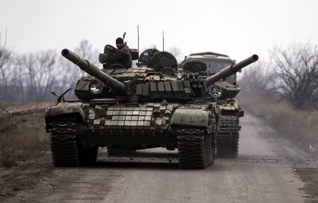 Под Авдіївкою было горячо: боевики обстреляли позиции сил АТО из танков / ВИДЕО
