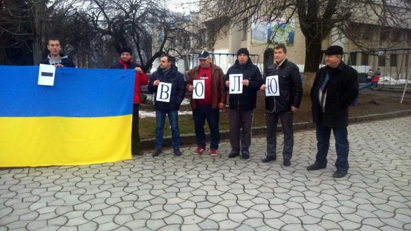 Іршавчане провели акцию в поддержку летчицы Савченко