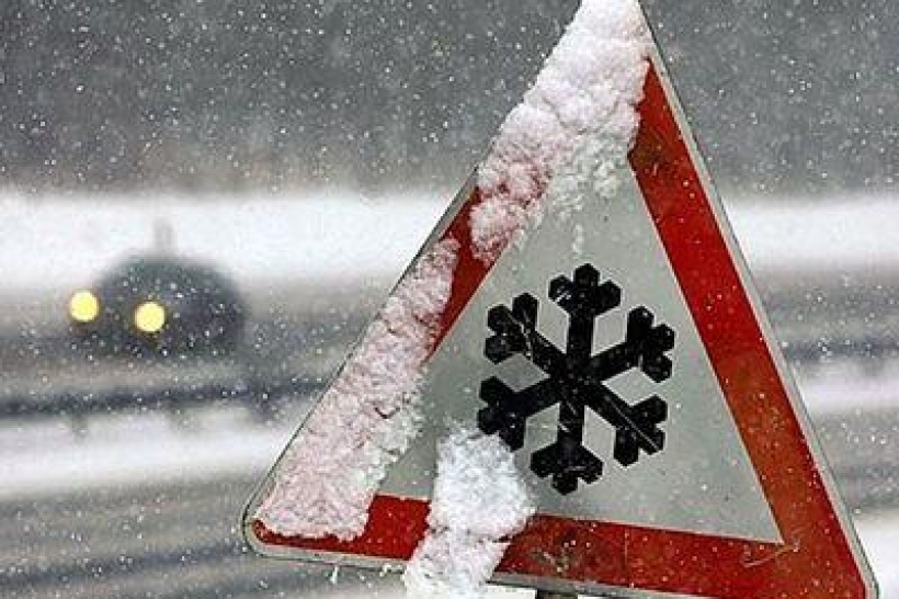 22 грудня по Закарпатській області очікуються сильний сніг та мокрий сніг, вдень в південній половині області з переходом в дощ.