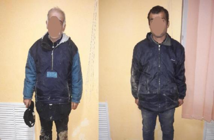 Прикордонники Чопського загону у селі Кам'яницька Гута Ужгородського району виявили двох іноземців, яких передали поліцейським.

