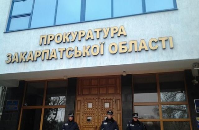 Мова йде про оскаржену прокуратурою ухвалу слідчого судді щодо можливості внесення застави підозрюваним у ДТП на Берегівщині, в якій загинув 17-річних хлопець.