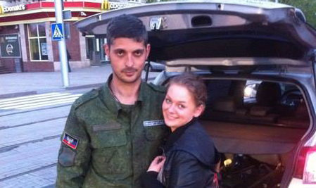 Жителька Берегова сфотографувалася в зоні АТО з сепаратистом "Гіві"