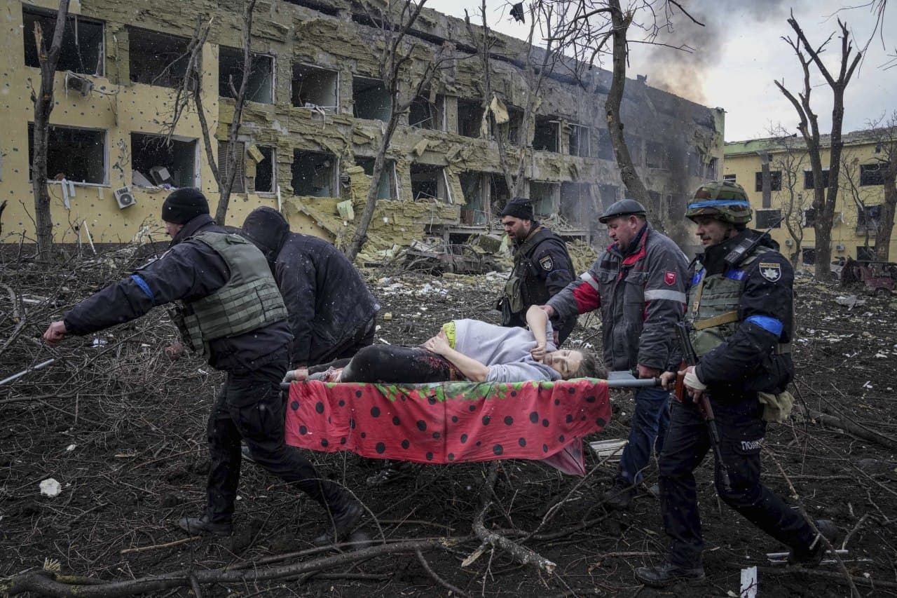 По состоянию на утро 25 марта 2022 года в Украине из-за вооруженной агрессии Российской Федерации погибли 135 детей, а 184 ребенка получили ранения.