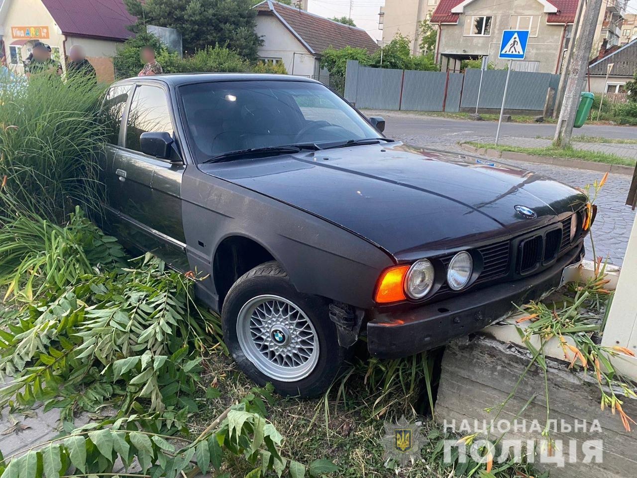 Вчора, 20 червня, вночі до поліції надійшло повідомлення від працівника АЗС у селі Соломоново про викрадення його автомобіля марки «BMW». 