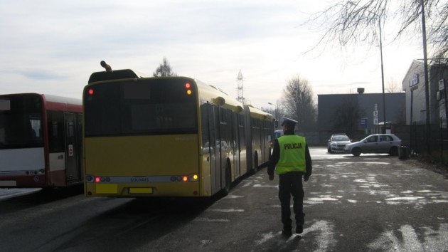 У місті Бендзин (Сілезьке воєводство) 60-річний заробітчанин, бувши добряче напідпитку, сів за кермо автобуса і перевозив пасажирів.