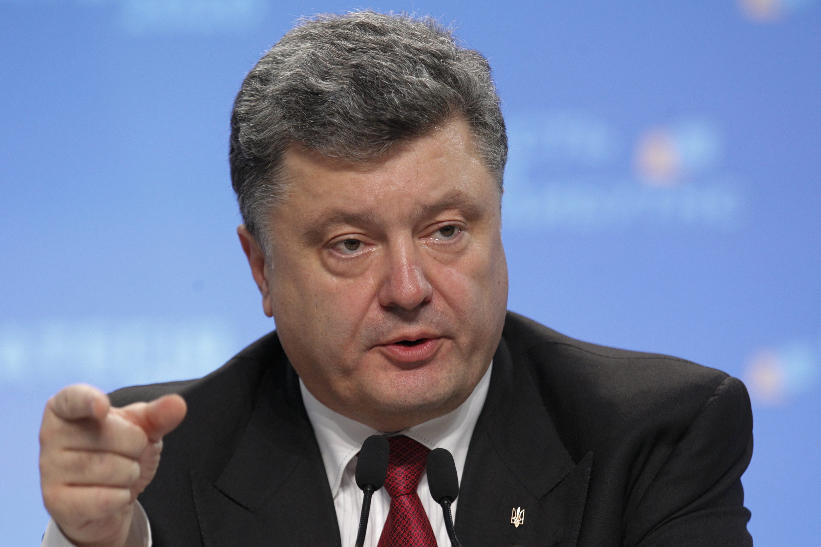 Порошенко планує різко підвищити грошове забезпечення військових у 2016 році