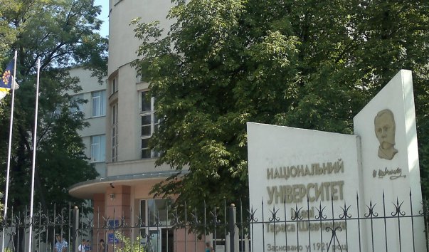 Міністерство освіти і науки продовжило терміни перенесення вищих навчальних закладів з окупованих територій Донецької та Луганської областей в інші регіони до 1 березня 2015 року.
