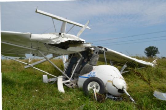 Сегодня, примерно в 15:00, на Львовщине разбился легкомоторный гражданский самолет. Вследствие падения погибли 54-летний пилот и 31-летний пассажир. 