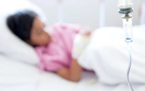 В больницу поступили 16 детей с острым гастроэнтероколитом – они жалуются на общую слабость, тошноту и боли в животе.