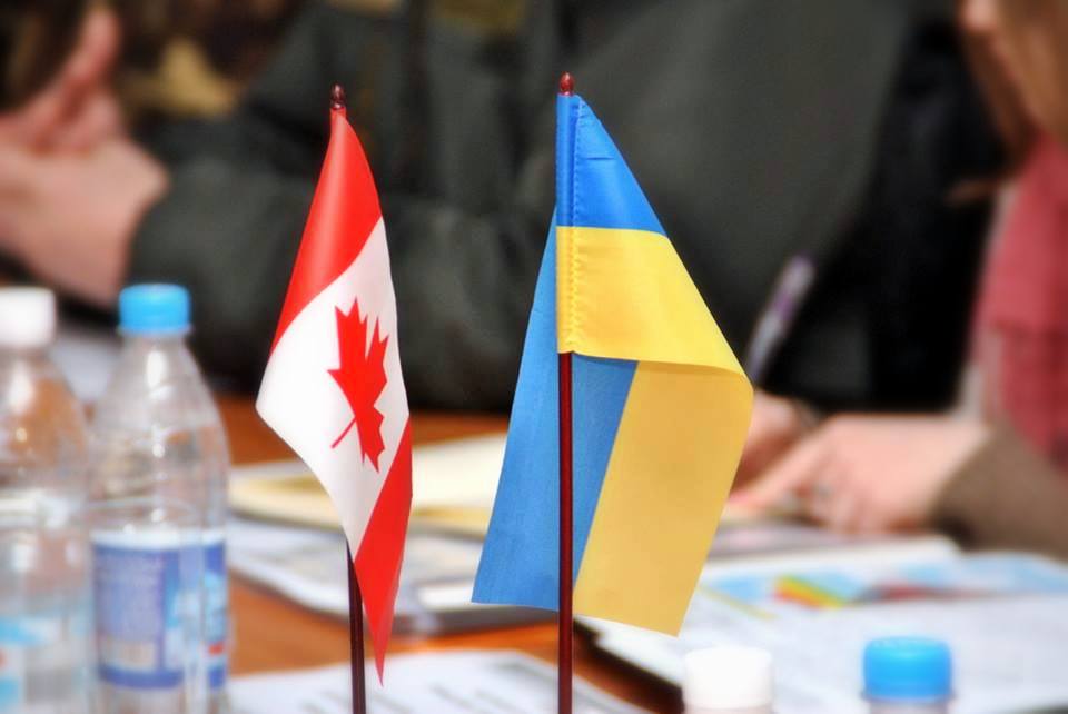 Канадський уряд не планує надавати Україні безвізовий режим, бо та не відповідає необхідними для цього критеріями.