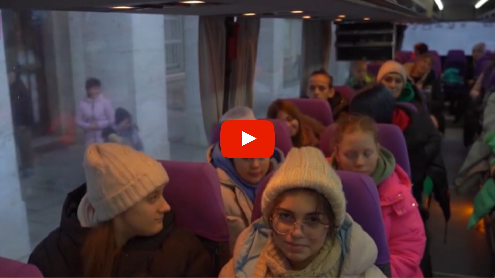 Діти з нещодавно звільненої від російської окупації Херсонської області та їхні супроводжуючі 7-го грудня виїхали з Ужгорода до Угорщини.