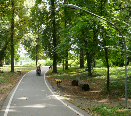 Один з найдавніших ужгородських парків став улюбленим місцем відпочинку для багатьох містян.Уже найближчим часом парк має оновитися і стати ще привабливішим та комфортнішим для відпочивальників.