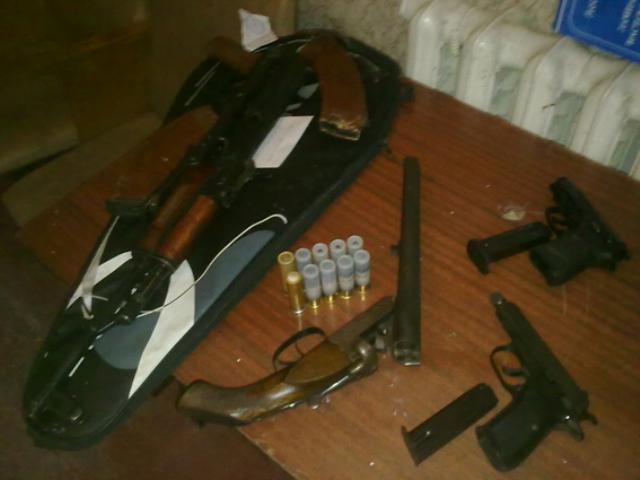 Під час обшуку будинку 53-річного жителя с.Вільшани Хустського району поліцейські знайшли цілий арсенал.