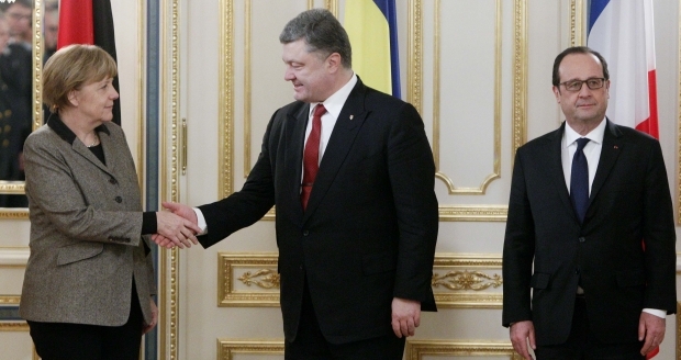 Вчера на переговорах президента Украины Петра Порошенко, Ангелы Меркель и Франсуа Олланда вопрос о федерализации Украины не поднимался, Украина есть и будет унитарным государством.
