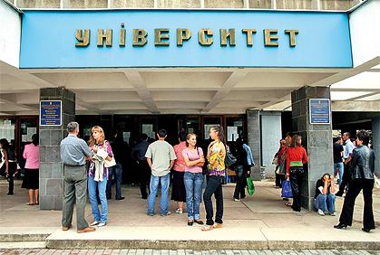 Спірна ситуація та конфлікти навколо керівництва Ужгородського національного університету не вщухають.