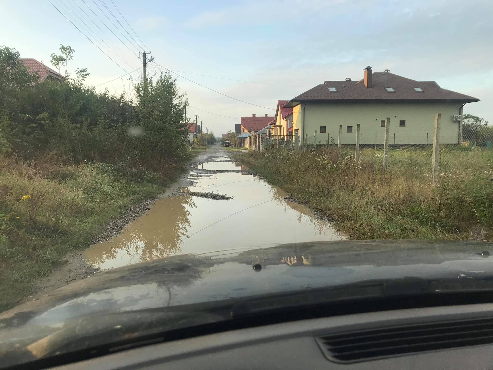 У Виноградові одна з вулиць майже повністю "пішла під воду" (ФОТО)