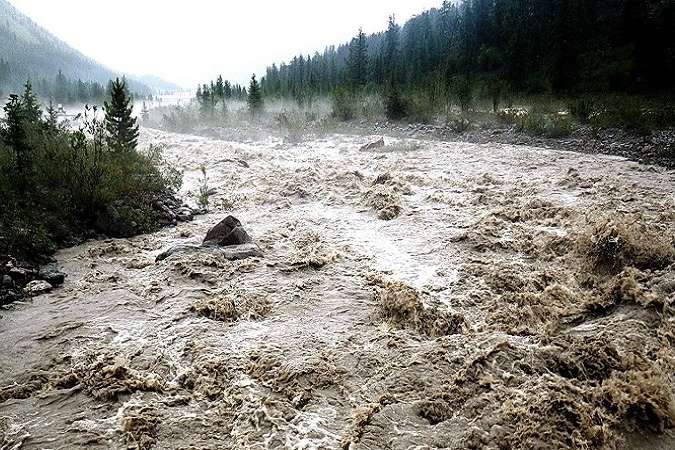 У Карпатському регіоні через сильні зливи у гiрських районах iснує загроза сходження селевих потокiв. Про це повідомляє прес-служба ДСНС України.