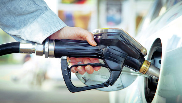 Нефтетрейдеры и министр энергетики Владимир Демчишин договорились, что цены на светлые нефтепродукты должны отреагировать на падение нефти в течение двух недель.